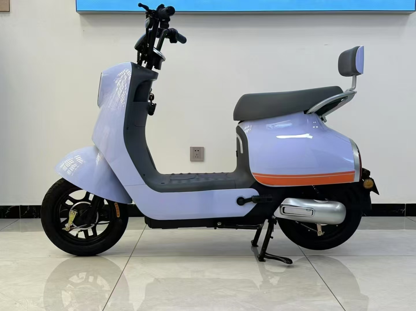 Factory Direct New Style 1000W Motor Electric Motorcycle 60V Hot Selling Sport Bike E- Motorcycle for Food Delivery Adult