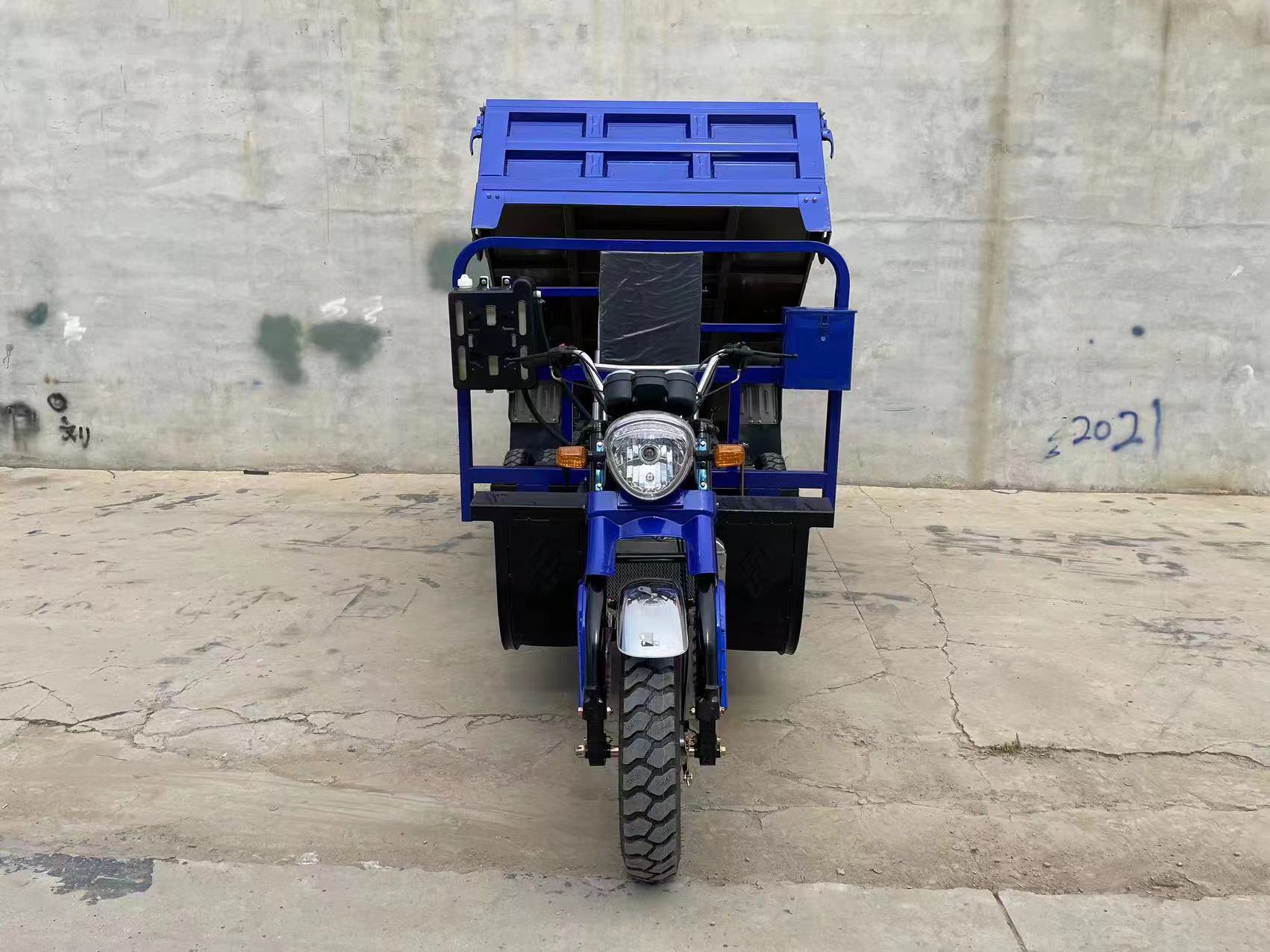 Water-Cooled Five-Wheeled Agricultural Dump Truck Tricycle Gasoline Freight Vehicle