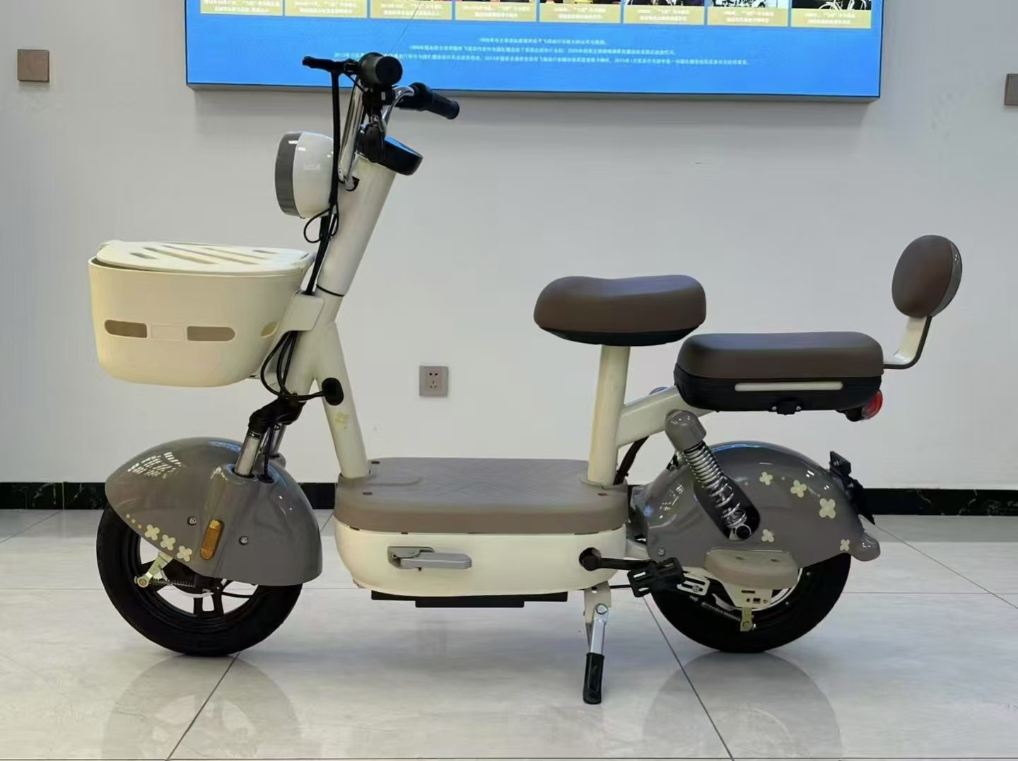 Factory Wholesale 350W 48V Adult Electric City Bike Two-Wheeled Electric Car Lead-Acid Battery Electronic Ebike