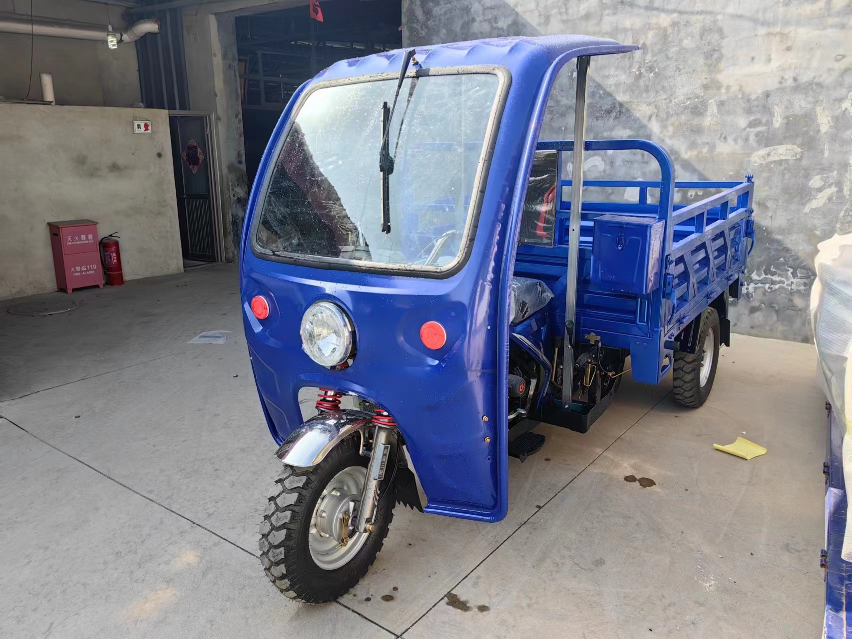 200cc Water Cooled Engine Farm 3 Wheeler Moto for Adults 3 Wheel Motorized Tricycles Gasoline Dump Cargo Motorcycle