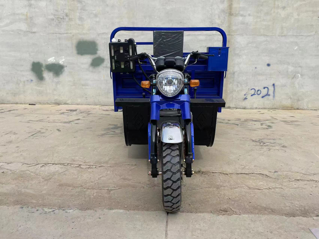 Water-Cooled Five-Wheeled Agricultural Dump Truck Tricycle Gasoline Freight Vehicle