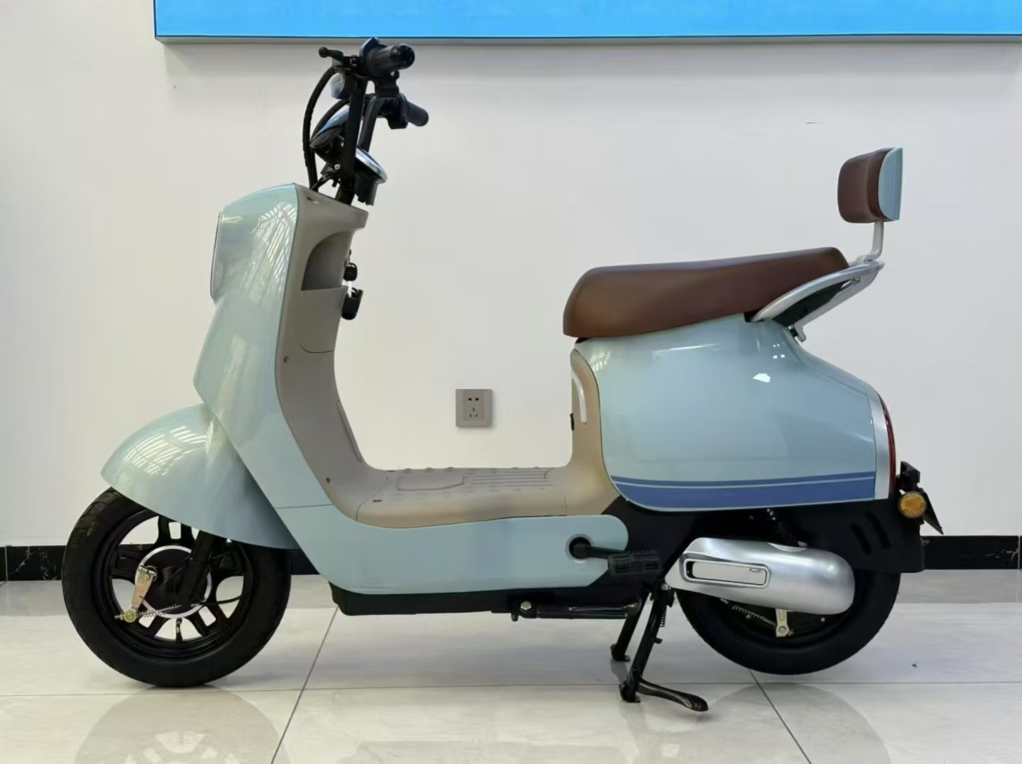 Factory Direct New Style 1000W Motor Electric Motorcycle 60V Hot Selling Sport Bike E- Motorcycle for Food Delivery Adult