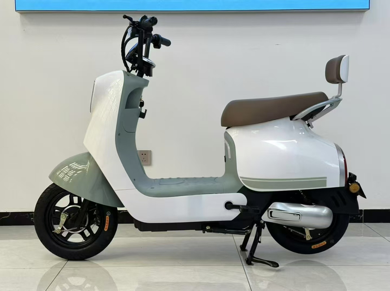 Factory Direct New Style 1000W Motor Electric Motorcycle 60V Hot Selling Sport Bike E- Motorcycle for Food Delivery Adult
